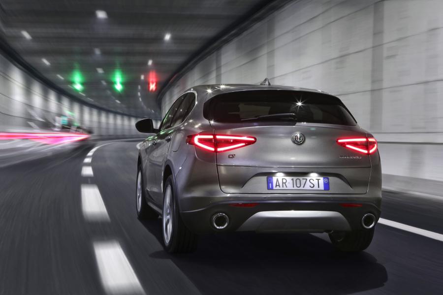  Alfa Romeo Stelvio (949) 2017 года  (WW) (фото 22 из 114)